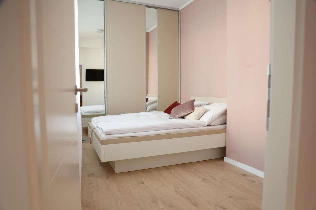 Blue And Rose Cozy - Quiet In The Best Location - Self Check-In - 5Th Floor With Elevator サラエヴォ エクステリア 写真