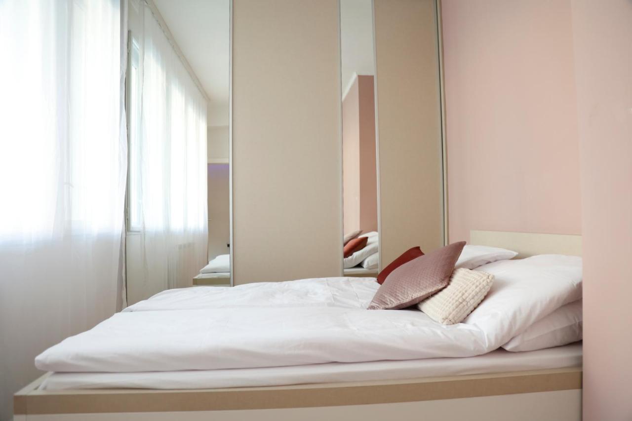 Blue And Rose Cozy - Quiet In The Best Location - Self Check-In - 5Th Floor With Elevator サラエヴォ エクステリア 写真