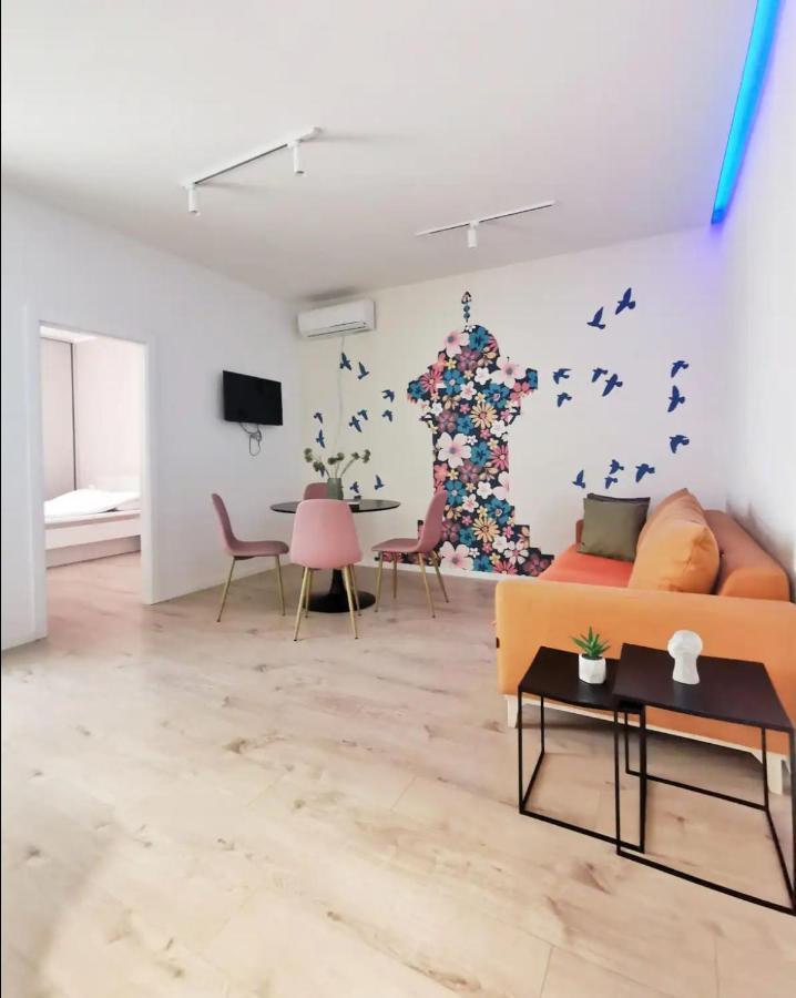 Blue And Rose Cozy - Quiet In The Best Location - Self Check-In - 5Th Floor With Elevator サラエヴォ エクステリア 写真