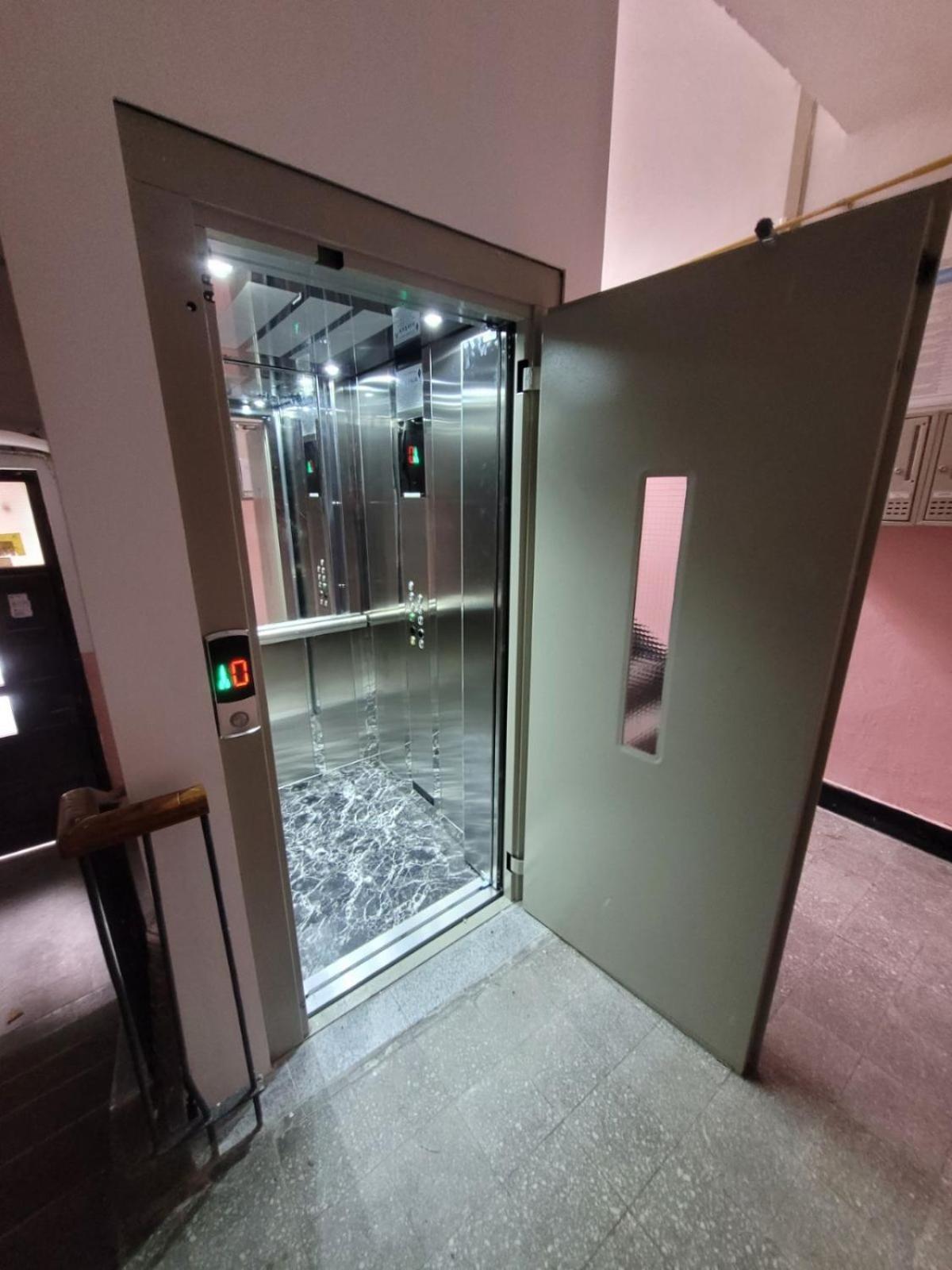 Blue And Rose Cozy - Quiet In The Best Location - Self Check-In - 5Th Floor With Elevator サラエヴォ エクステリア 写真